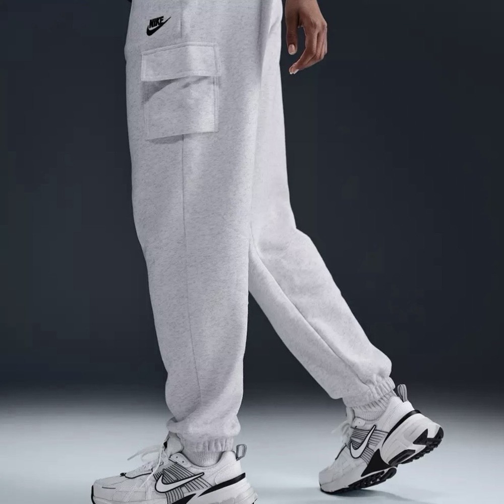 Nike Sportswear Club Fleece Womens Mid-Rise Oversized Cargo Sweatpants Small NWT